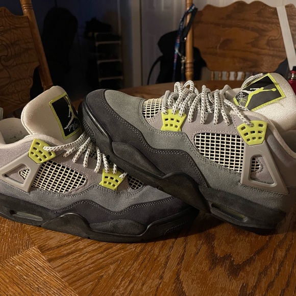 Jordan 4 neon - Picture 3 of 7